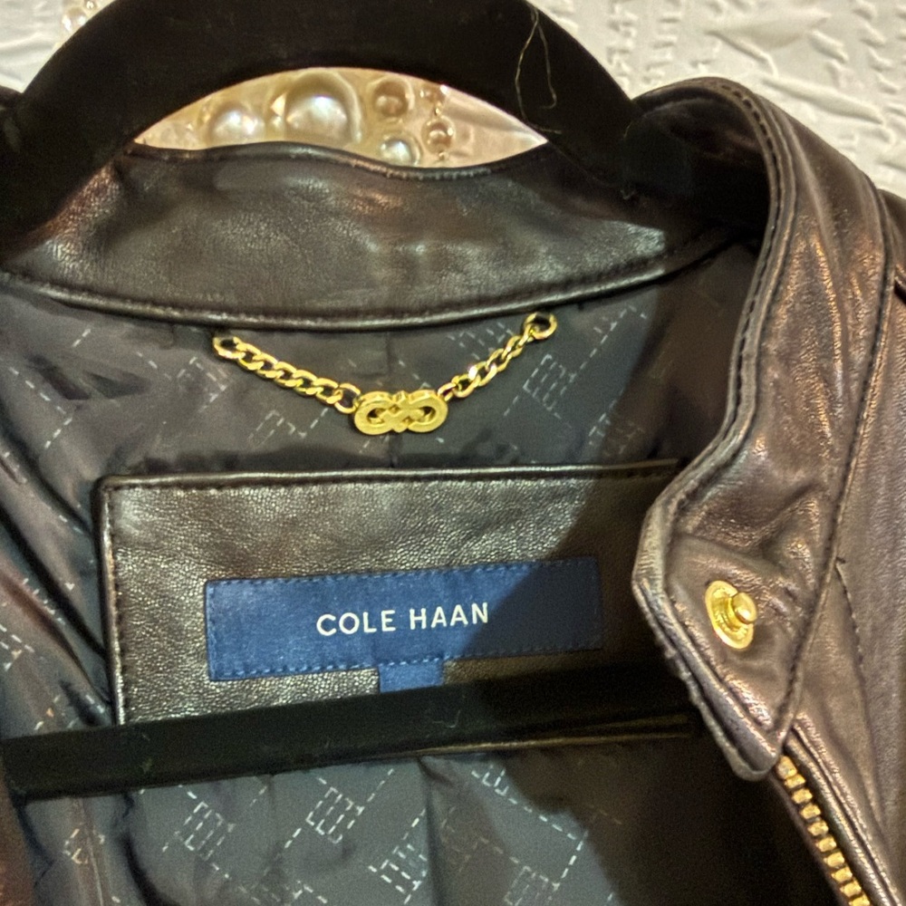 PRICE ⬇️  Cole Haan Women's Black Leather Zip Jacket with Snap Neck - Picture 4 of 8